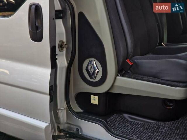 Серый Рено Трафик, объемом двигателя 2 л и пробегом 235 тыс. км за 16490 $, фото 50 на Automoto.ua