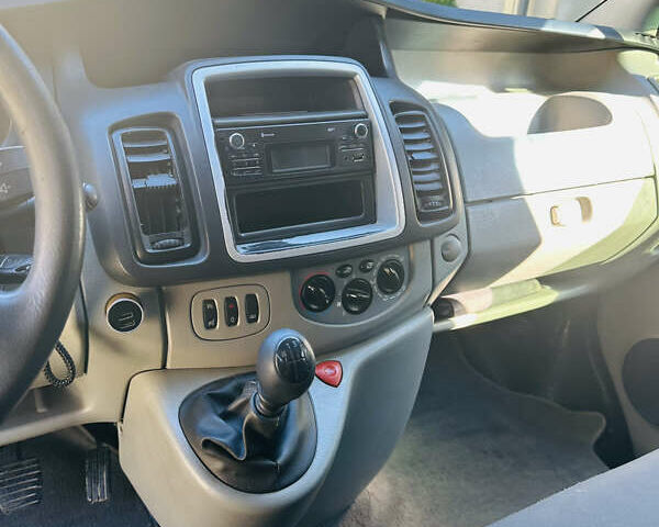 Серый Рено Трафик, объемом двигателя 2 л и пробегом 5 тыс. км за 8300 $, фото 6 на Automoto.ua