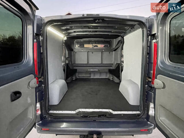 Серый Рено Трафик, объемом двигателя 2 л и пробегом 299 тыс. км за 14499 $, фото 38 на Automoto.ua