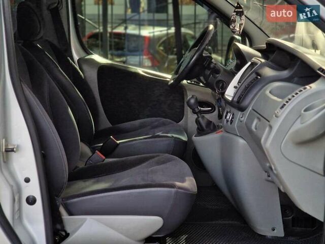 Серый Рено Трафик, объемом двигателя 2 л и пробегом 235 тыс. км за 16490 $, фото 45 на Automoto.ua