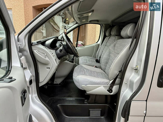 Серый Рено Трафик, объемом двигателя 2 л и пробегом 221 тыс. км за 15071 $, фото 28 на Automoto.ua