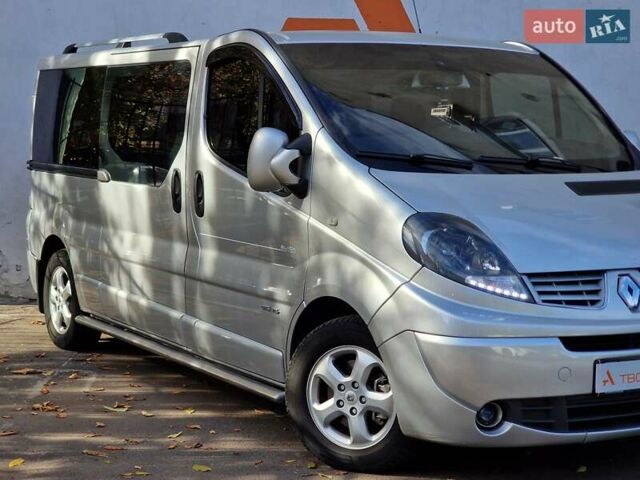 Серый Рено Трафик, объемом двигателя 2 л и пробегом 235 тыс. км за 16490 $, фото 14 на Automoto.ua