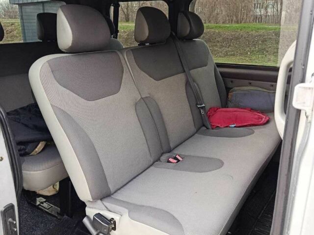 Серый Рено Трафик, объемом двигателя 2 л и пробегом 214 тыс. км за 13000 $, фото 1 на Automoto.ua