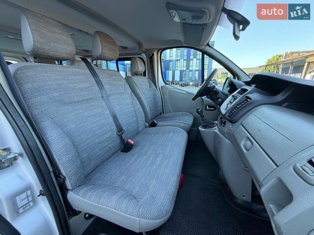 Серый Рено Трафик, объемом двигателя 2 л и пробегом 268 тыс. км за 15750 $, фото 42 на Automoto.ua