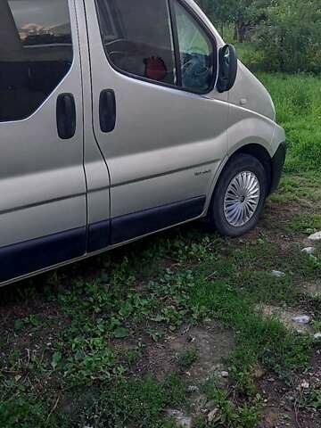 Рено Трафик 2013 в Полонном на Automoto.ua Серый Рено Трафик, объемом двигателя 2 л и пробегом 270 тыс. км за 9250 $, фото 5 на Automoto.ua