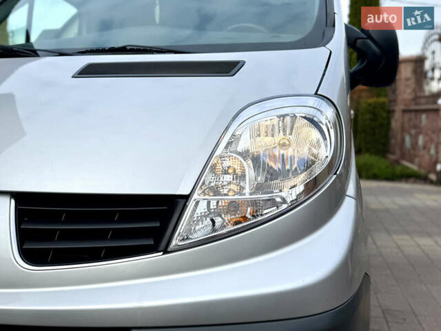 Серый Рено Трафик, объемом двигателя 2 л и пробегом 221 тыс. км за 15071 $, фото 21 на Automoto.ua