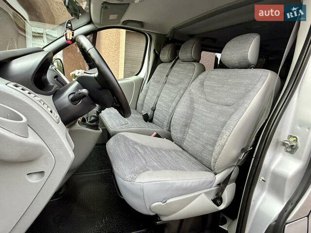 Серый Рено Трафик, объемом двигателя 2 л и пробегом 221 тыс. км за 15071 $, фото 29 на Automoto.ua