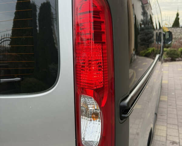 Серый Рено Трафик, объемом двигателя 2 л и пробегом 221 тыс. км за 15071 $, фото 52 на Automoto.ua