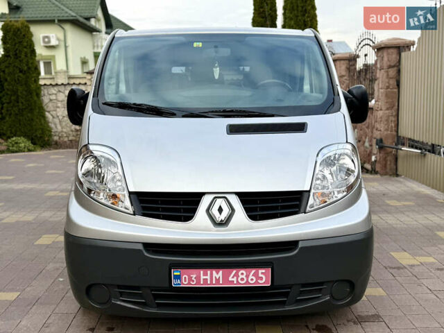 Серый Рено Трафик, объемом двигателя 2 л и пробегом 221 тыс. км за 15071 $, фото 3 на Automoto.ua