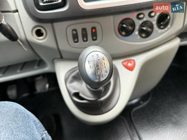 Серый Рено Трафик, объемом двигателя 2 л и пробегом 221 тыс. км за 15071 $, фото 45 на Automoto.ua