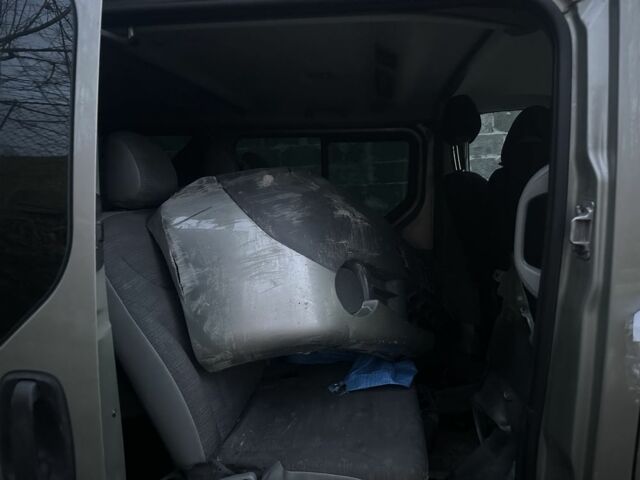 Сірий Рено Трафік, об'ємом двигуна 2 л та пробігом 260 тис. км за 6900 $, фото 4 на Automoto.ua