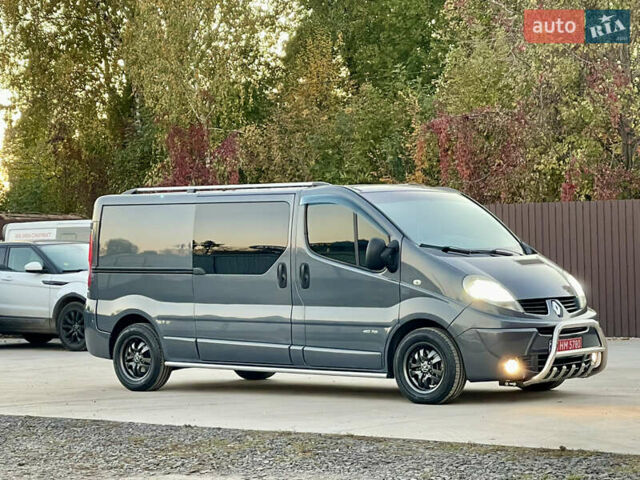 Серый Рено Трафик, объемом двигателя 2 л и пробегом 299 тыс. км за 14499 $, фото 2 на Automoto.ua