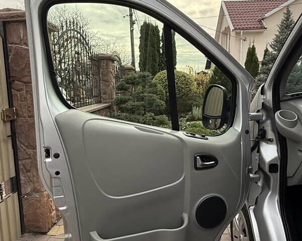 Серый Рено Трафик, объемом двигателя 2 л и пробегом 221 тыс. км за 15071 $, фото 25 на Automoto.ua