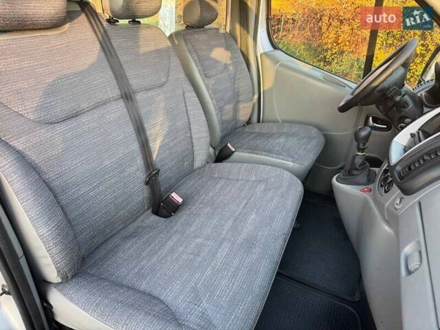 Сірий Рено Трафік, об'ємом двигуна 2 л та пробігом 226 тис. км за 14200 $, фото 12 на Automoto.ua