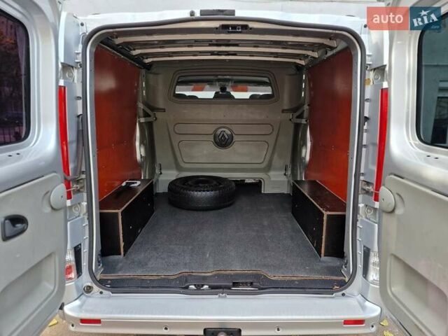 Серый Рено Трафик, объемом двигателя 2 л и пробегом 235 тыс. км за 16490 $, фото 33 на Automoto.ua
