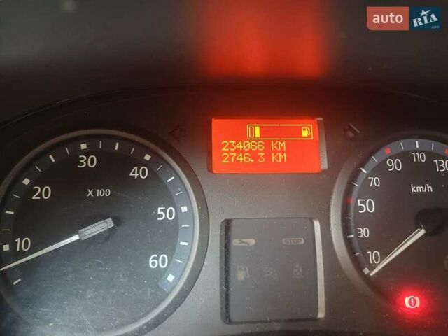 Серый Рено Трафик, объемом двигателя 2 л и пробегом 234 тыс. км за 13500 $, фото 1 на Automoto.ua