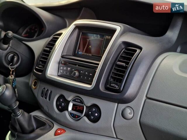 Серый Рено Трафик, объемом двигателя 2 л и пробегом 235 тыс. км за 16490 $, фото 47 на Automoto.ua