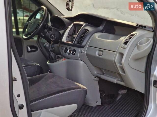 Серый Рено Трафик, объемом двигателя 2 л и пробегом 235 тыс. км за 16490 $, фото 44 на Automoto.ua
