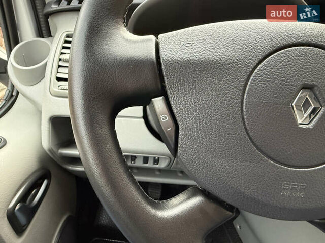 Серый Рено Трафик, объемом двигателя 2 л и пробегом 221 тыс. км за 15071 $, фото 35 на Automoto.ua