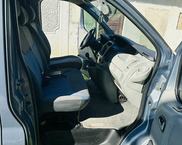 Серый Рено Трафик, объемом двигателя 2 л и пробегом 5 тыс. км за 8300 $, фото 3 на Automoto.ua