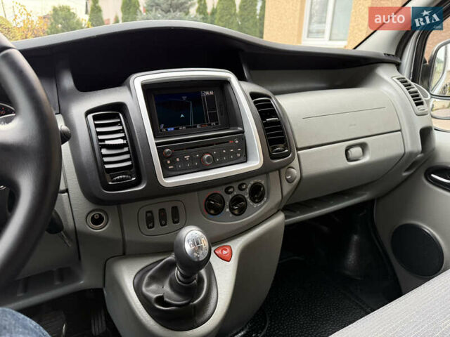 Серый Рено Трафик, объемом двигателя 2 л и пробегом 221 тыс. км за 15071 $, фото 40 на Automoto.ua