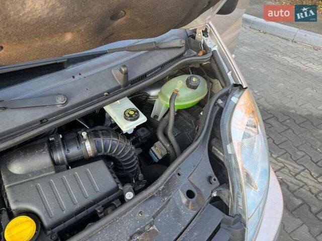 Серый Рено Трафик, объемом двигателя 2 л и пробегом 226 тыс. км за 13999 $, фото 29 на Automoto.ua