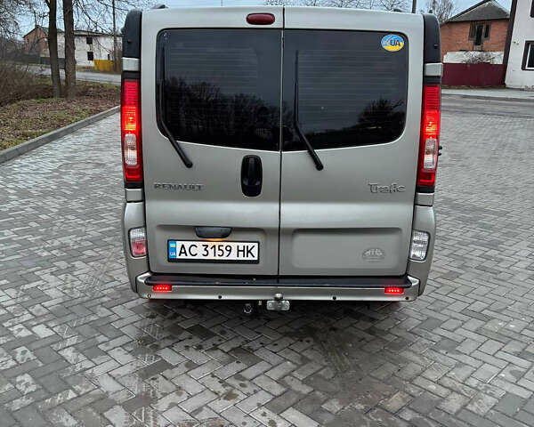 Сірий Рено Трафік, об'ємом двигуна 2 л та пробігом 401 тис. км за 15400 $, фото 2 на Automoto.ua