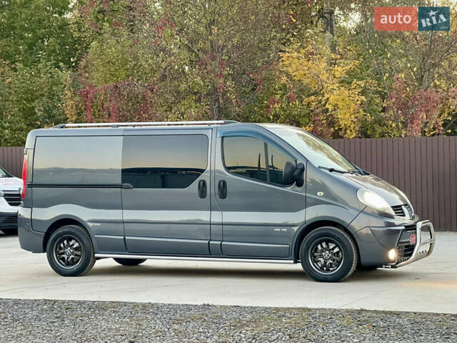 Серый Рено Трафик, объемом двигателя 2 л и пробегом 299 тыс. км за 14499 $, фото 1 на Automoto.ua