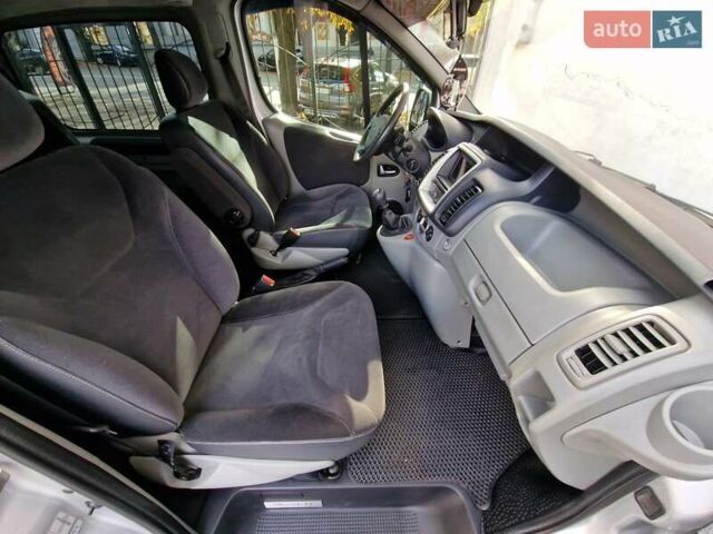 Серый Рено Трафик, объемом двигателя 2 л и пробегом 235 тыс. км за 16490 $, фото 43 на Automoto.ua