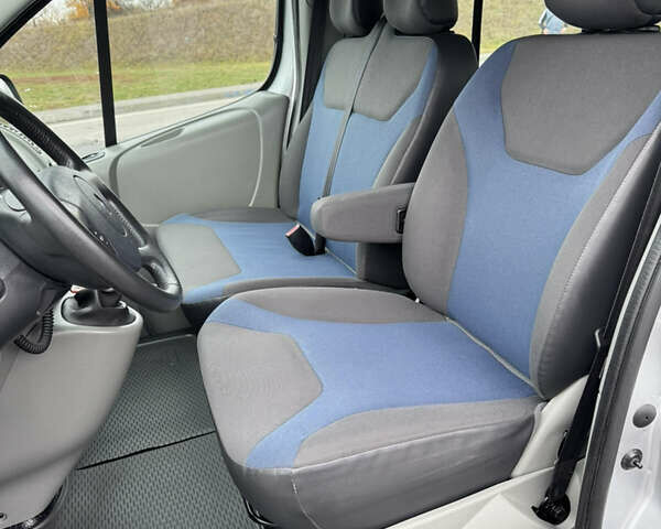 Рено Трафик 2013 в Полтаве на Automoto.ua Серый Рено Трафик, объемом двигателя 2 л и пробегом 138 тыс. км за 17750 $, фото 21 на Automoto.ua