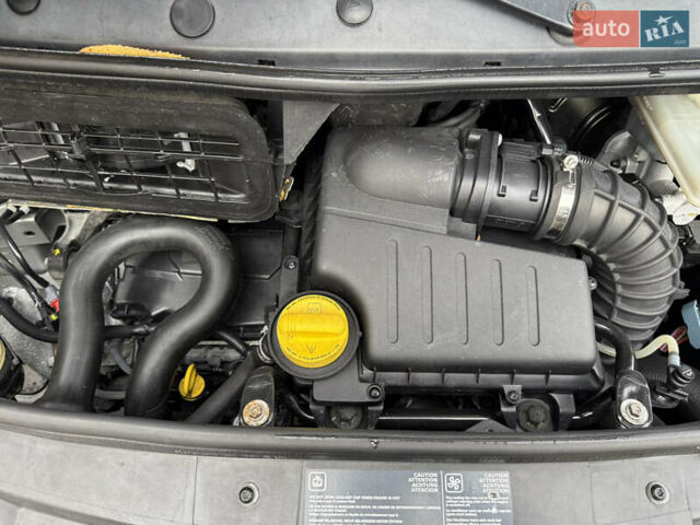 Серый Рено Трафик, объемом двигателя 2 л и пробегом 221 тыс. км за 15071 $, фото 78 на Automoto.ua