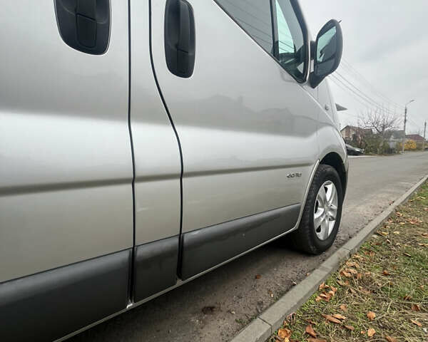 Серый Рено Трафик, объемом двигателя 2 л и пробегом 272 тыс. км за 16500 $, фото 2 на Automoto.ua