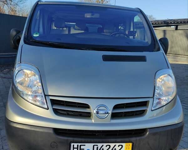 Серый Рено Трафик, объемом двигателя 2 л и пробегом 238 тыс. км за 14700 $, фото 1 на Automoto.ua