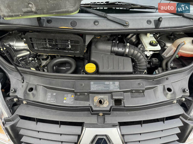 Серый Рено Трафик, объемом двигателя 2 л и пробегом 221 тыс. км за 15071 $, фото 76 на Automoto.ua