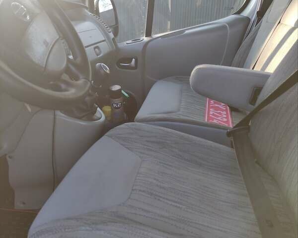 Серый Рено Трафик, объемом двигателя 2 л и пробегом 238 тыс. км за 14700 $, фото 32 на Automoto.ua