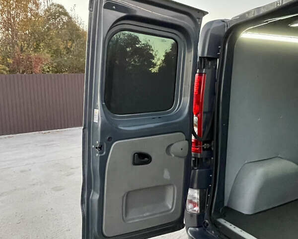 Серый Рено Трафик, объемом двигателя 2 л и пробегом 299 тыс. км за 14499 $, фото 39 на Automoto.ua