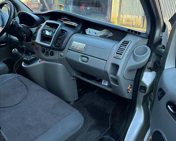 Сірий Рено Трафік, об'ємом двигуна 2 л та пробігом 401 тис. км за 15400 $, фото 9 на Automoto.ua