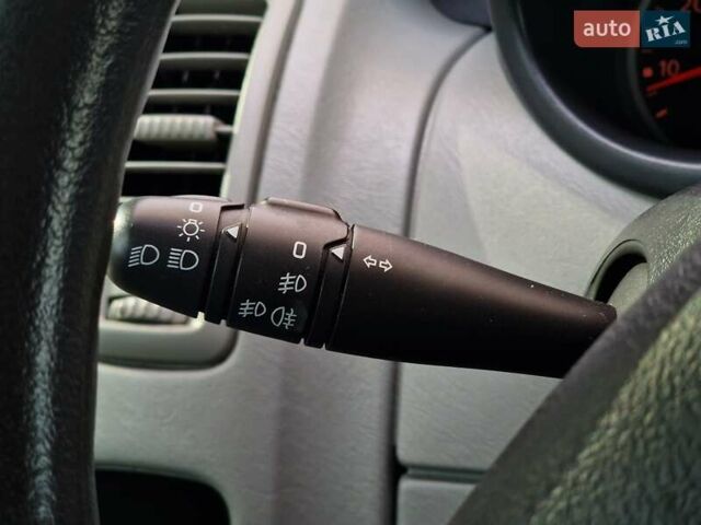 Серый Рено Трафик, объемом двигателя 2 л и пробегом 235 тыс. км за 16490 $, фото 63 на Automoto.ua