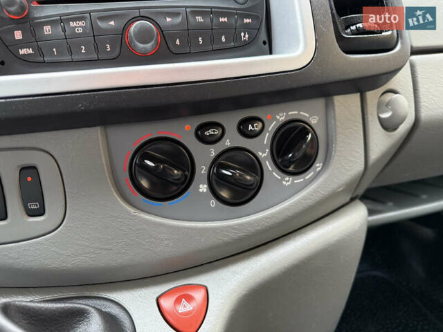 Серый Рено Трафик, объемом двигателя 2 л и пробегом 221 тыс. км за 15071 $, фото 44 на Automoto.ua