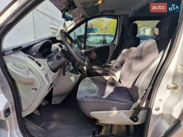 Серый Рено Трафик, объемом двигателя 2 л и пробегом 235 тыс. км за 16490 $, фото 36 на Automoto.ua