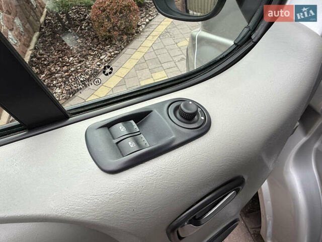 Серый Рено Трафик, объемом двигателя 2 л и пробегом 221 тыс. км за 15071 $, фото 26 на Automoto.ua