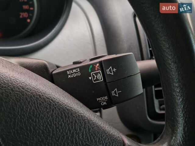 Серый Рено Трафик, объемом двигателя 2 л и пробегом 235 тыс. км за 16490 $, фото 62 на Automoto.ua