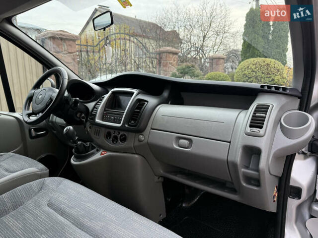 Серый Рено Трафик, объемом двигателя 2 л и пробегом 221 тыс. км за 15071 $, фото 70 на Automoto.ua