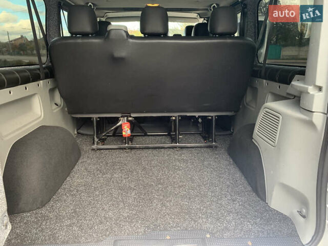 Серый Рено Трафик, объемом двигателя 2 л и пробегом 262 тыс. км за 13600 $, фото 18 на Automoto.ua