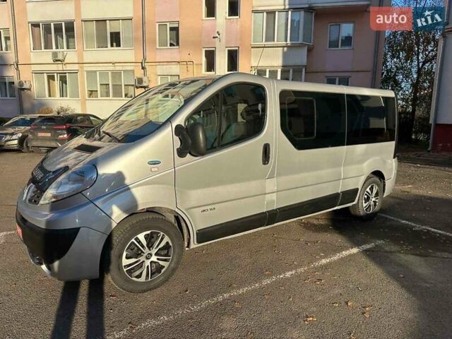 Серый Рено Трафик, объемом двигателя 2 л и пробегом 280 тыс. км за 15300 $, фото 1 на Automoto.ua