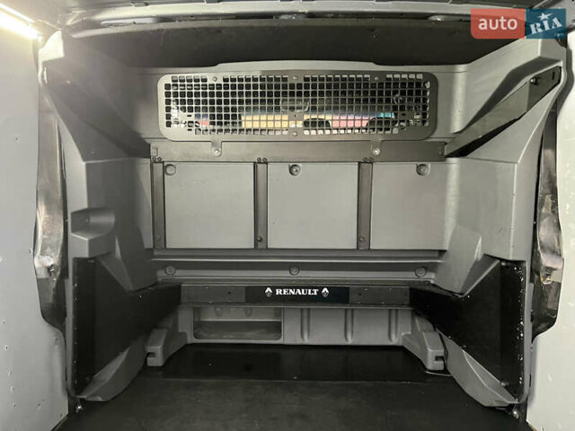 Серый Рено Трафик, объемом двигателя 2 л и пробегом 299 тыс. км за 14499 $, фото 44 на Automoto.ua
