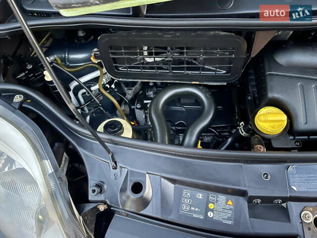 Серый Рено Трафик, объемом двигателя 2 л и пробегом 299 тыс. км за 14499 $, фото 64 на Automoto.ua