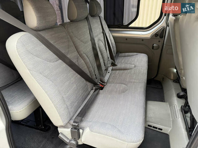 Серый Рено Трафик, объемом двигателя 2 л и пробегом 221 тыс. км за 15071 $, фото 61 на Automoto.ua