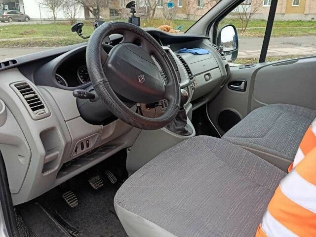 Серый Рено Трафик, объемом двигателя 2 л и пробегом 214 тыс. км за 13000 $, фото 4 на Automoto.ua