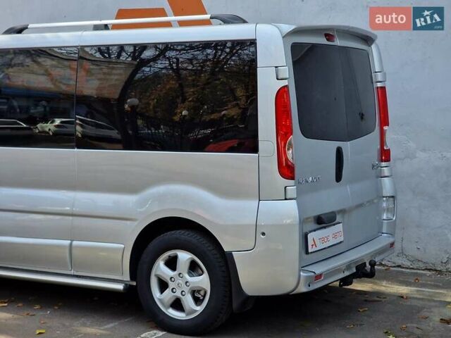 Серый Рено Трафик, объемом двигателя 2 л и пробегом 235 тыс. км за 16490 $, фото 22 на Automoto.ua